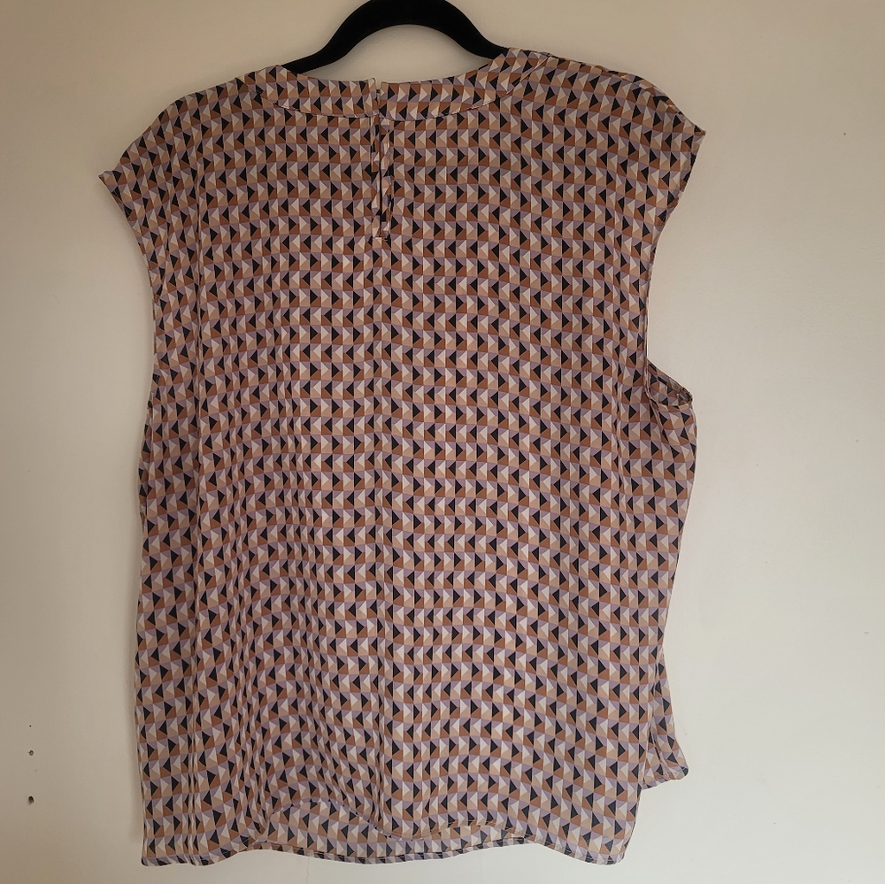 Worthington Blouse XXL Pattern Sleeveles neck Detail Light Feminine Classic - Picture 8 of 8